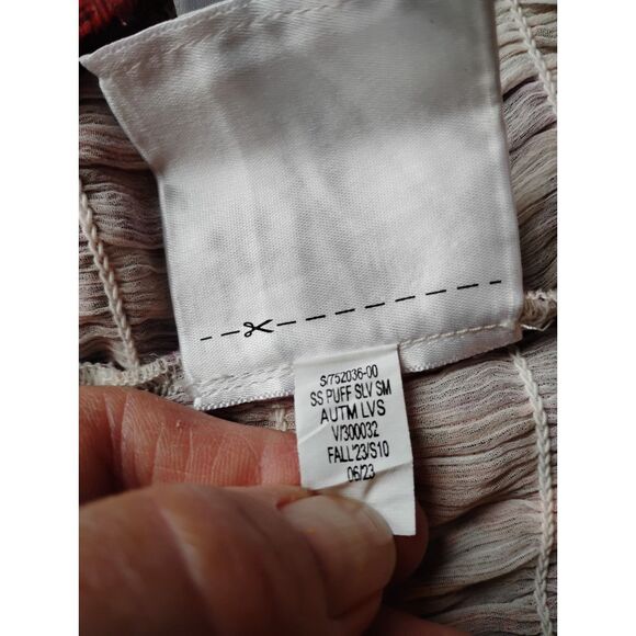 Old Navy Women's Size Large Floral Boho, CottageCore Smocked Top - Picture 9 of 9